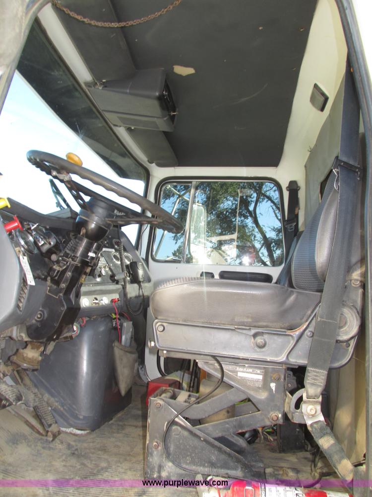 image for item H1236 1995 Ford LTA9000 Aero Max 106 semi truck