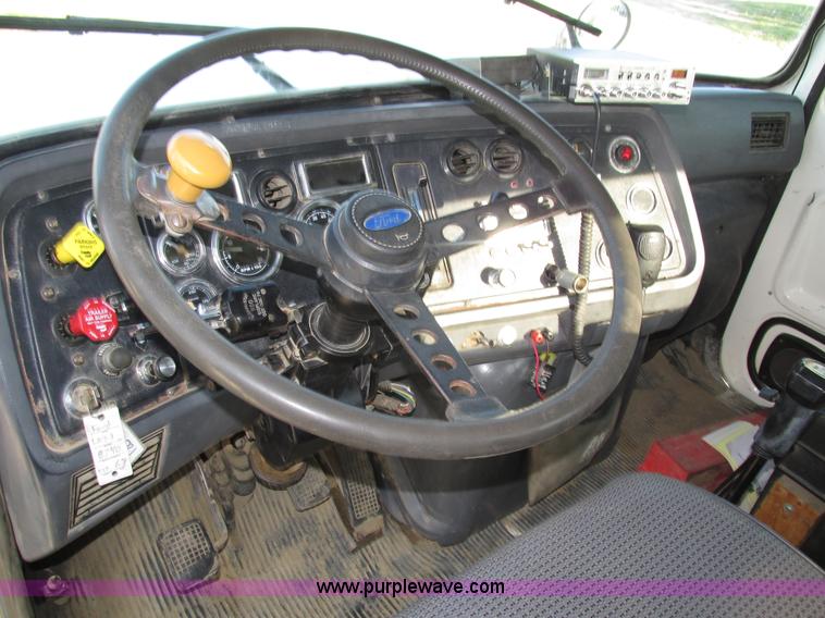 image for item H1236 1995 Ford LTA9000 Aero Max 106 semi truck