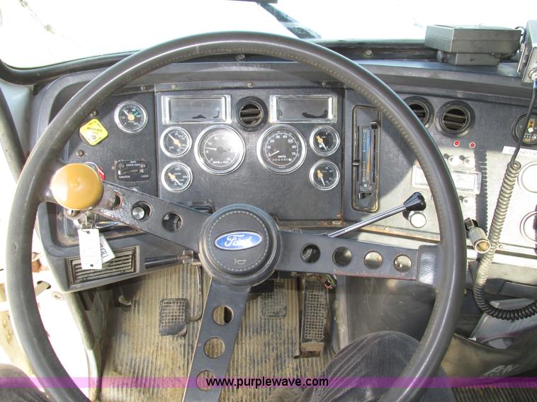 image for item H1236 1995 Ford LTA9000 Aero Max 106 semi truck