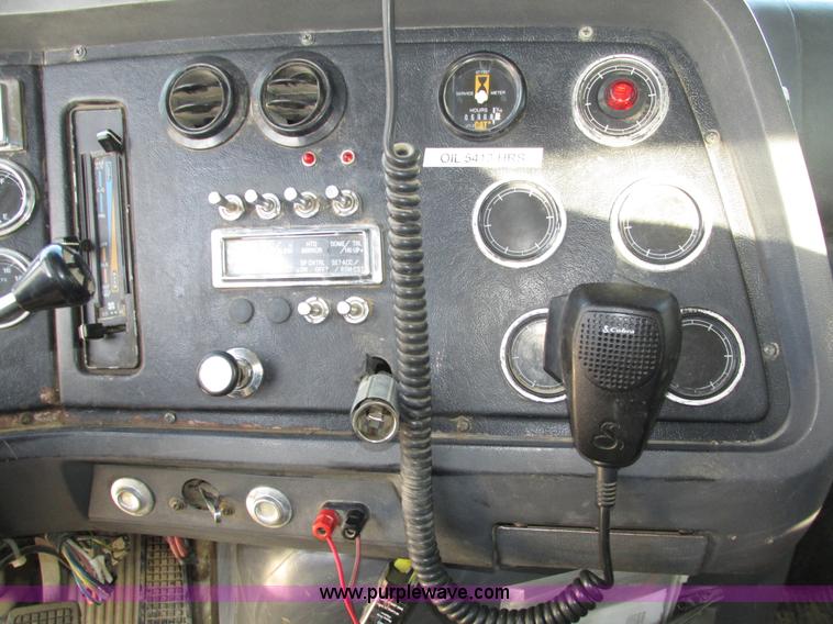 image for item H1236 1995 Ford LTA9000 Aero Max 106 semi truck