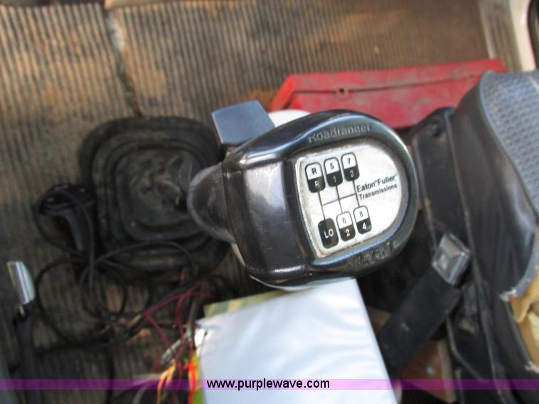 image for item H1236 1995 Ford LTA9000 Aero Max 106 semi truck