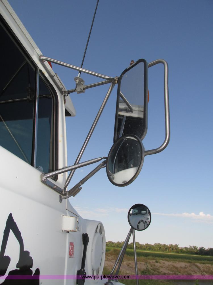 image for item H1236 1995 Ford LTA9000 Aero Max 106 semi truck