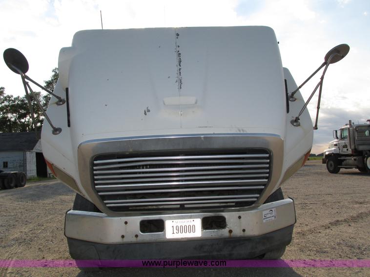 image for item H1236 1995 Ford LTA9000 Aero Max 106 semi truck