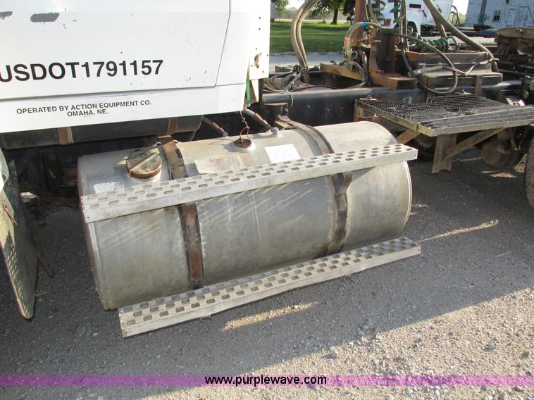 image for item H1236 1995 Ford LTA9000 Aero Max 106 semi truck