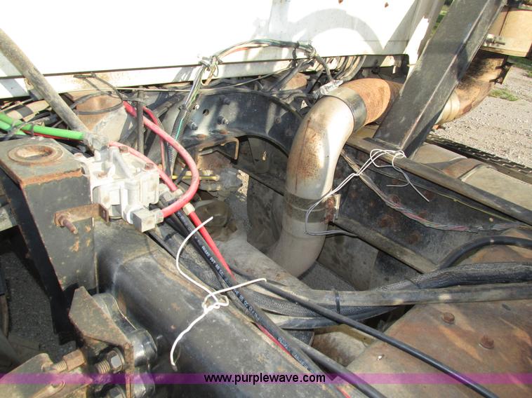 image for item H1236 1995 Ford LTA9000 Aero Max 106 semi truck