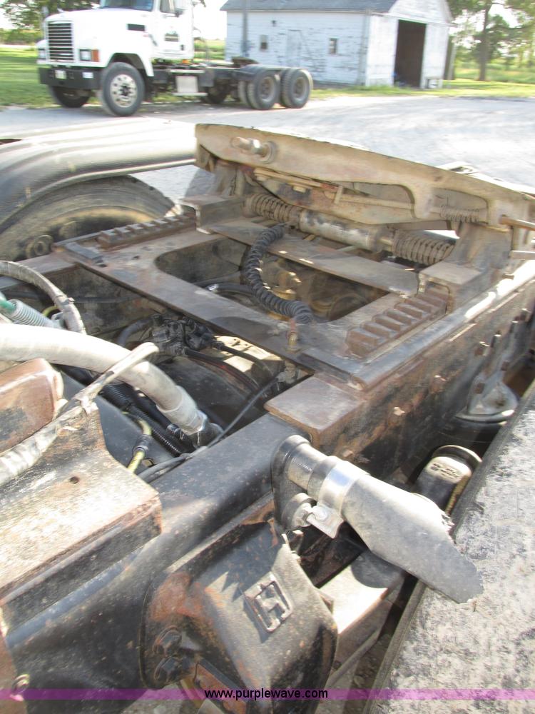 image for item H1236 1995 Ford LTA9000 Aero Max 106 semi truck