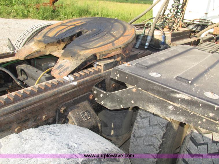 image for item H1236 1995 Ford LTA9000 Aero Max 106 semi truck