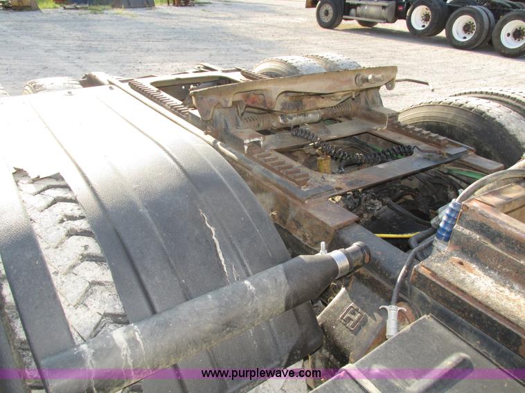 image for item H1236 1995 Ford LTA9000 Aero Max 106 semi truck