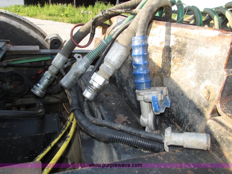 image for item H1236 1995 Ford LTA9000 Aero Max 106 semi truck