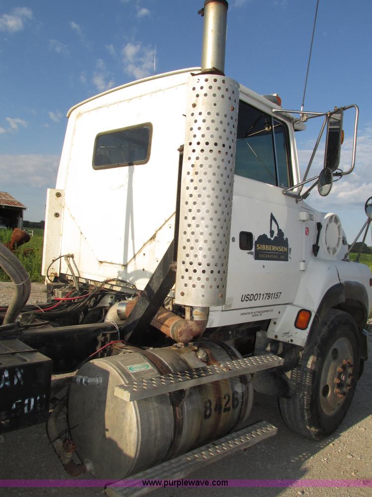 image for item H1236 1995 Ford LTA9000 Aero Max 106 semi truck