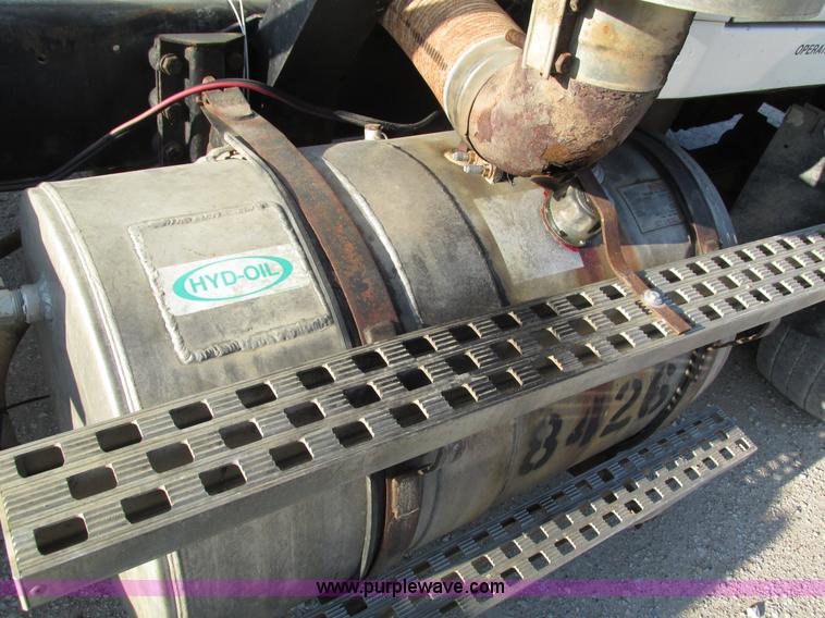 image for item H1236 1995 Ford LTA9000 Aero Max 106 semi truck