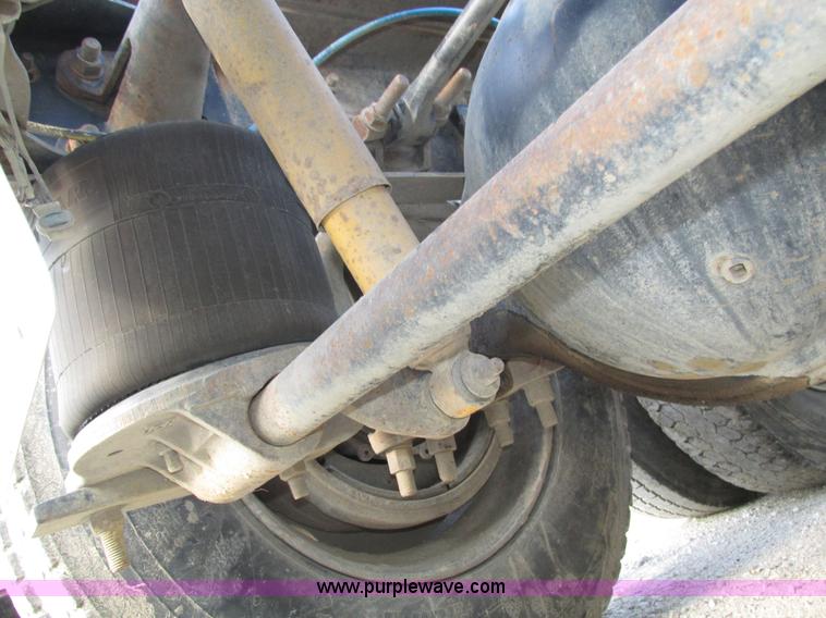 image for item H1236 1995 Ford LTA9000 Aero Max 106 semi truck