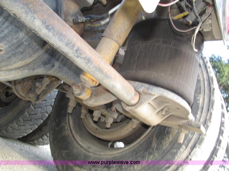 image for item H1236 1995 Ford LTA9000 Aero Max 106 semi truck