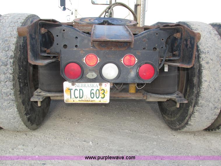 image for item H1236 1995 Ford LTA9000 Aero Max 106 semi truck