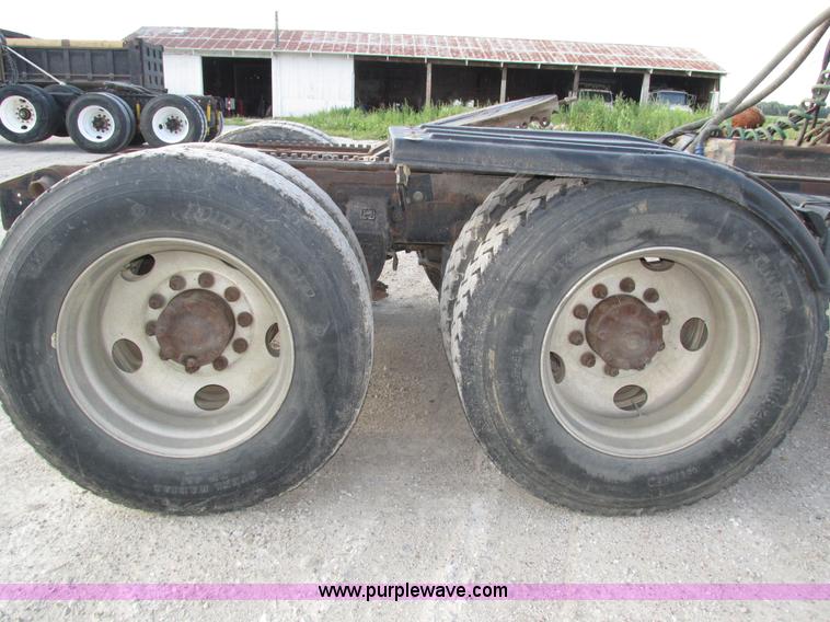 image for item H1236 1995 Ford LTA9000 Aero Max 106 semi truck