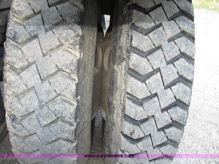 image for item H1236 1995 Ford LTA9000 Aero Max 106 semi truck