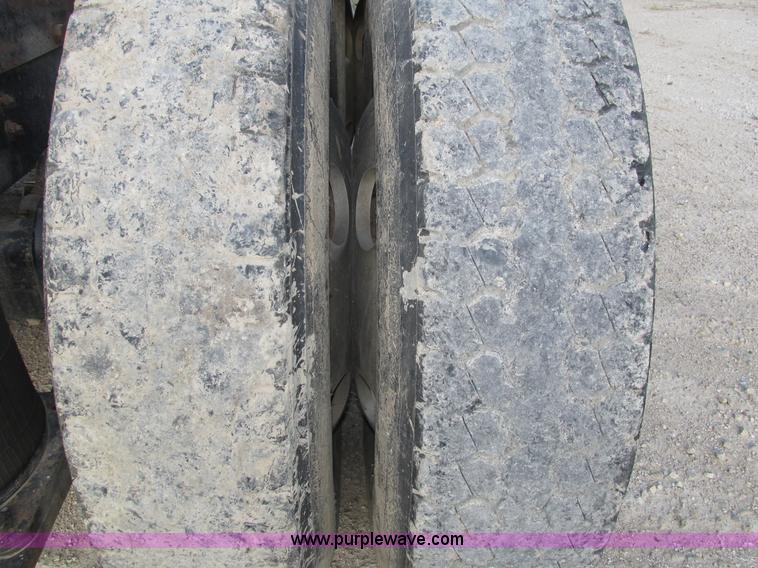 image for item H1236 1995 Ford LTA9000 Aero Max 106 semi truck