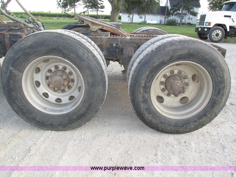 image for item H1236 1995 Ford LTA9000 Aero Max 106 semi truck