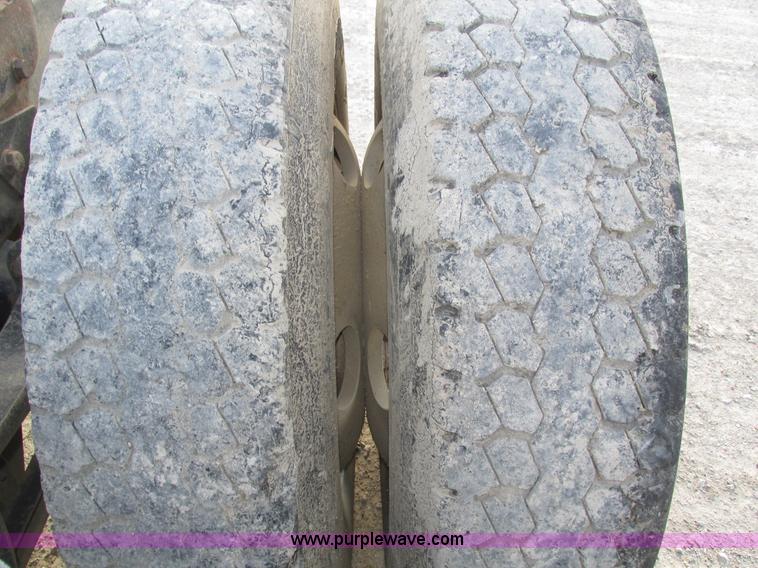 image for item H1236 1995 Ford LTA9000 Aero Max 106 semi truck