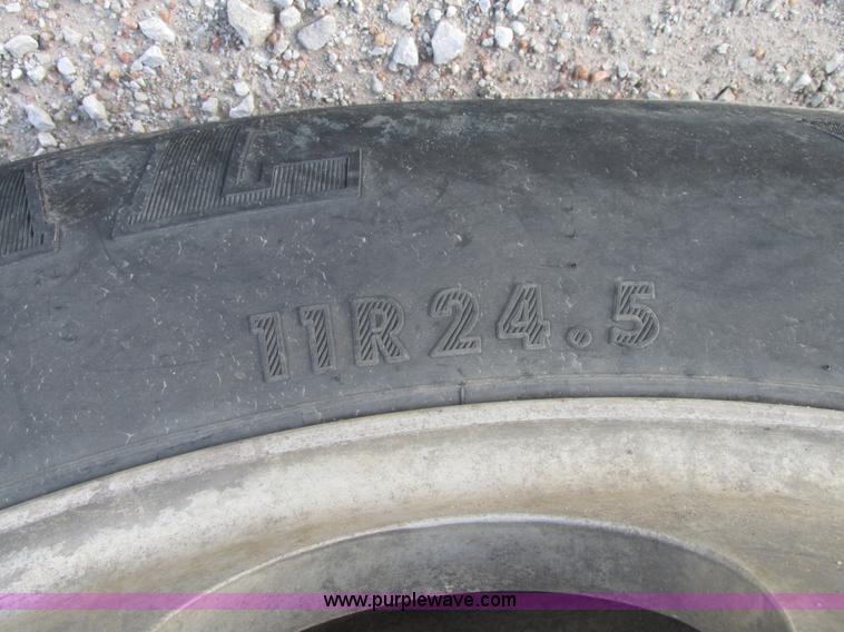 image for item H1236 1995 Ford LTA9000 Aero Max 106 semi truck