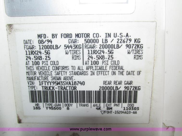 image for item H1236 1995 Ford LTA9000 Aero Max 106 semi truck