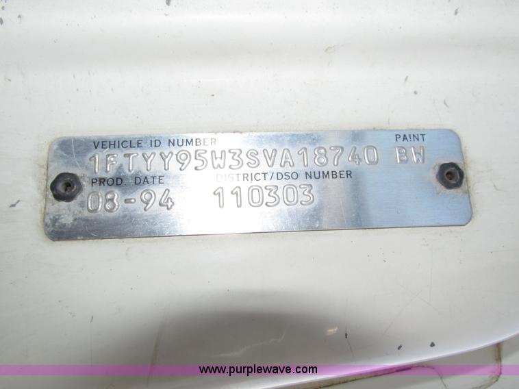 image for item H1236 1995 Ford LTA9000 Aero Max 106 semi truck