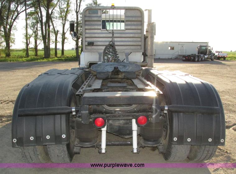 image for item H1239 1993 Mack RD688S semi truck