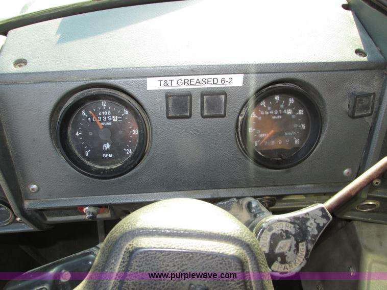 image for item H1239 1993 Mack RD688S semi truck