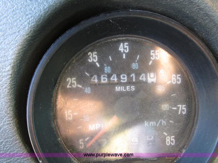 image for item H1239 1993 Mack RD688S semi truck