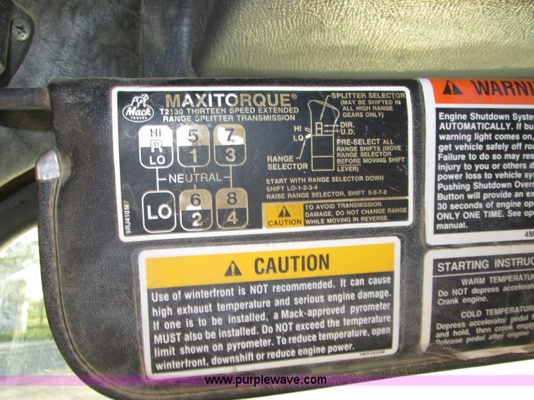 image for item H1239 1993 Mack RD688S semi truck