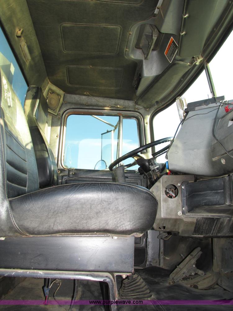 image for item H1239 1993 Mack RD688S semi truck