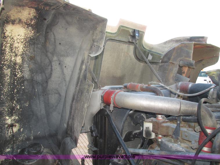 image for item H1239 1993 Mack RD688S semi truck