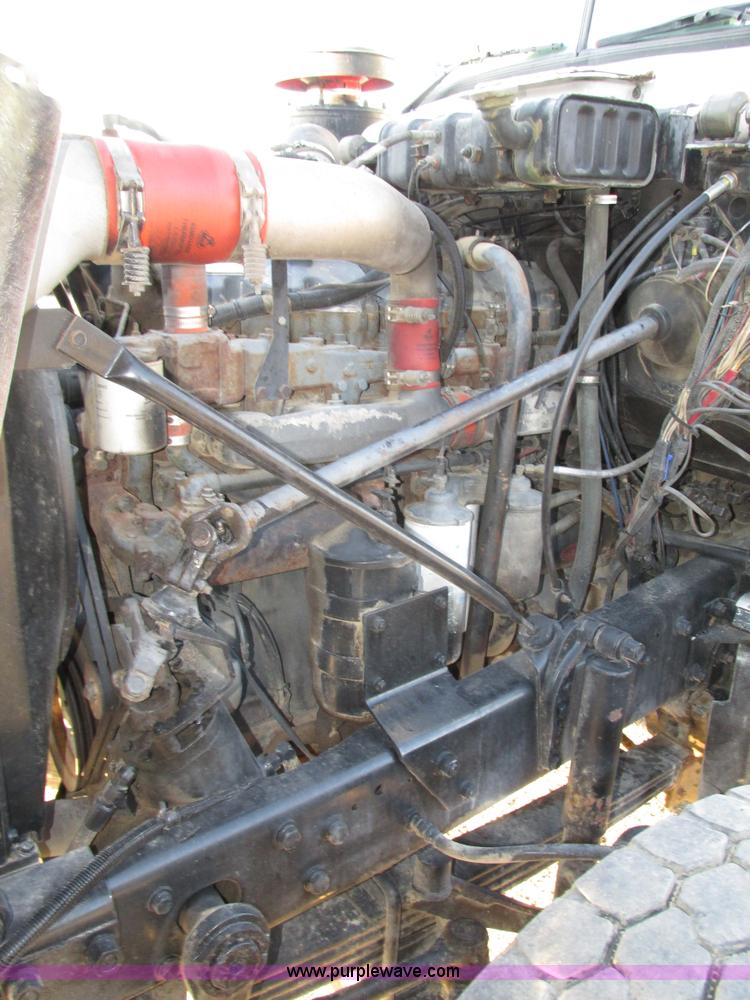 image for item H1239 1993 Mack RD688S semi truck