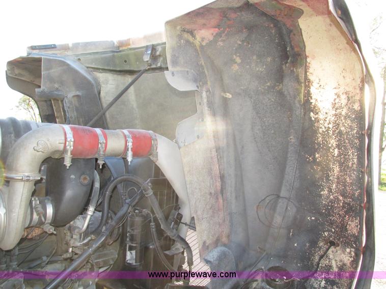 image for item H1239 1993 Mack RD688S semi truck