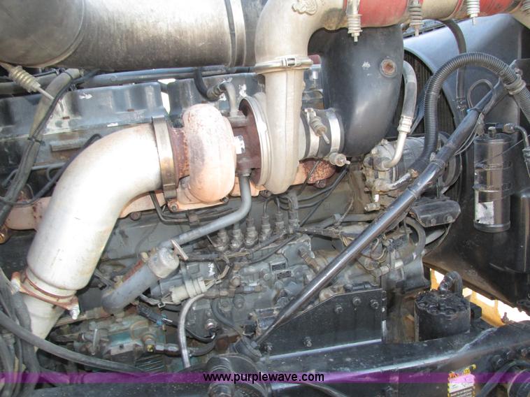 image for item H1239 1993 Mack RD688S semi truck