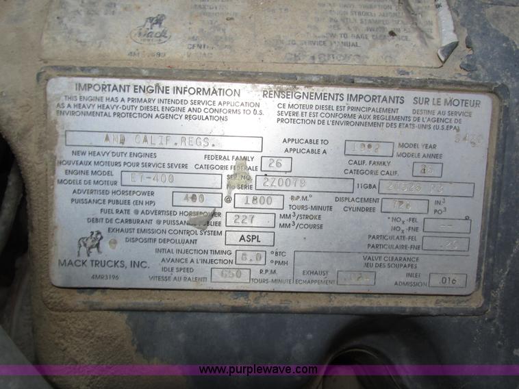 image for item H1239 1993 Mack RD688S semi truck