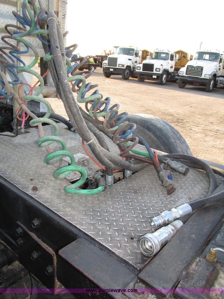 image for item H1239 1993 Mack RD688S semi truck