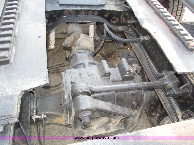 image for item H1239 1993 Mack RD688S semi truck