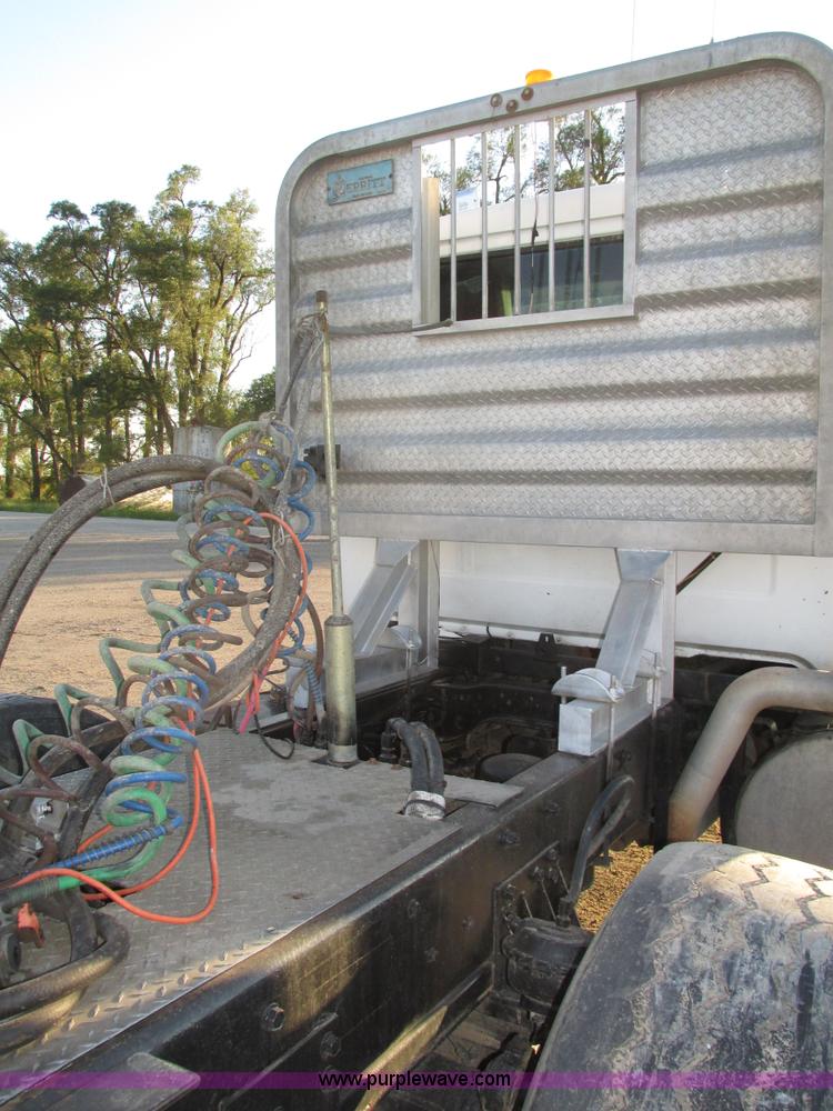 image for item H1239 1993 Mack RD688S semi truck