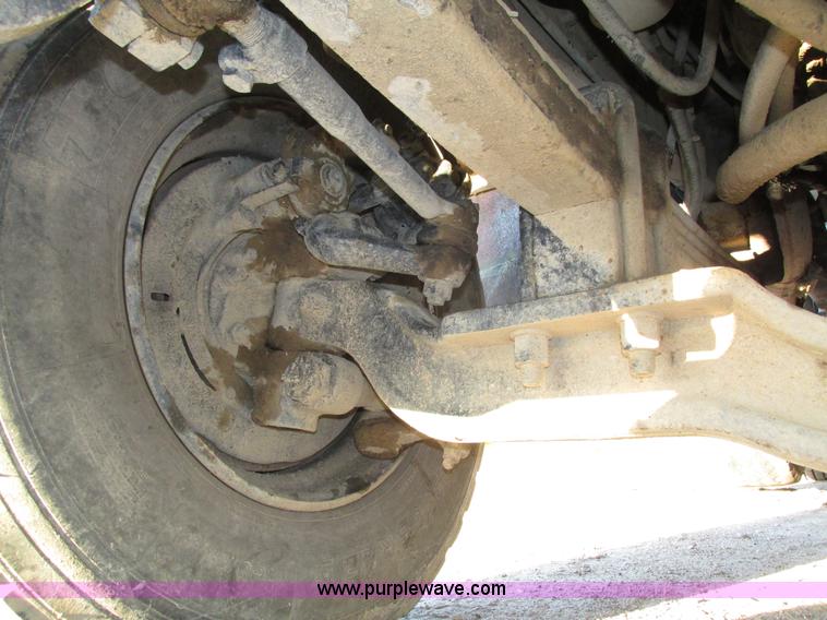 image for item H1239 1993 Mack RD688S semi truck