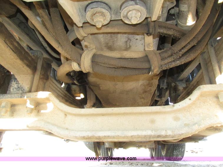 image for item H1239 1993 Mack RD688S semi truck