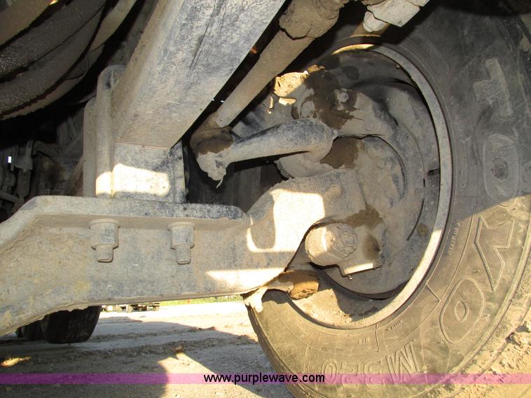 image for item H1239 1993 Mack RD688S semi truck