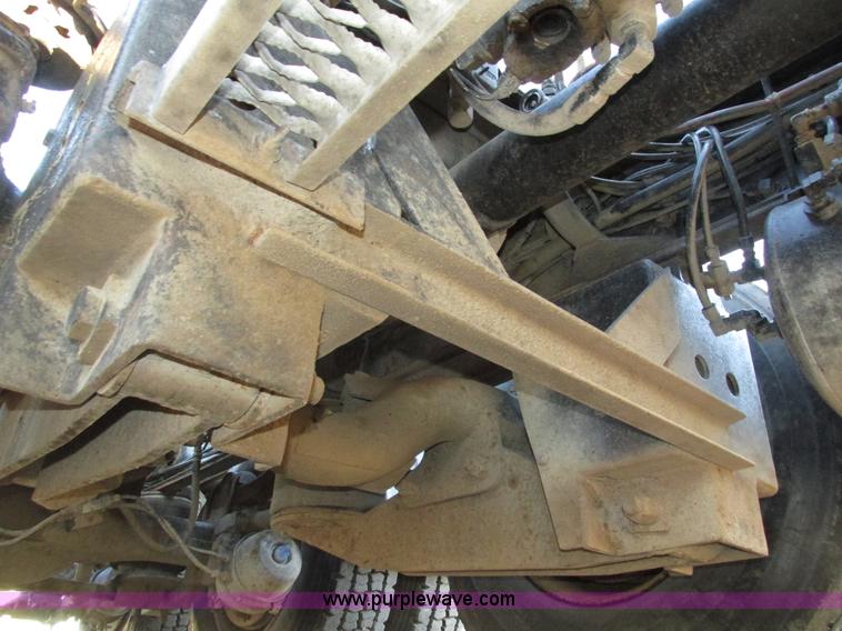 image for item H1239 1993 Mack RD688S semi truck