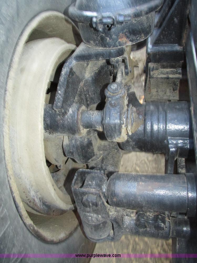 image for item H1239 1993 Mack RD688S semi truck