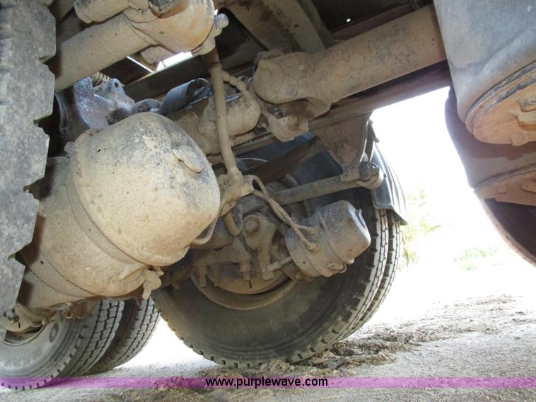 image for item H1239 1993 Mack RD688S semi truck