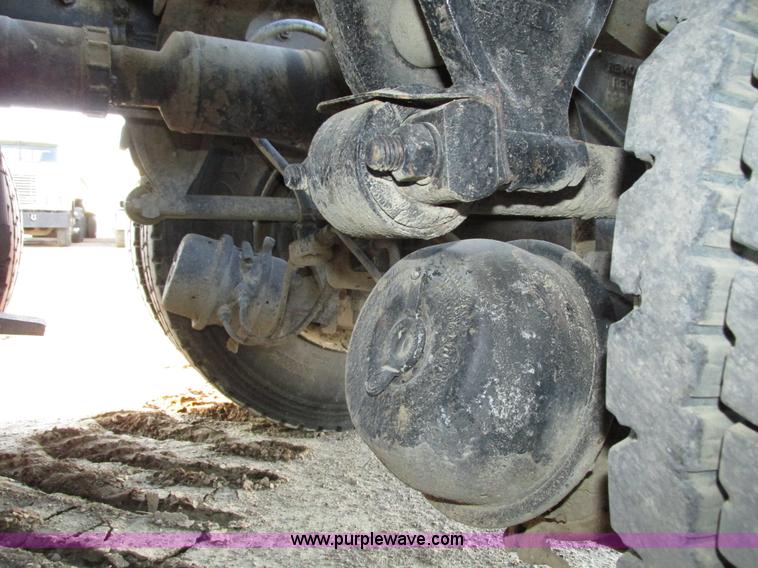 image for item H1239 1993 Mack RD688S semi truck