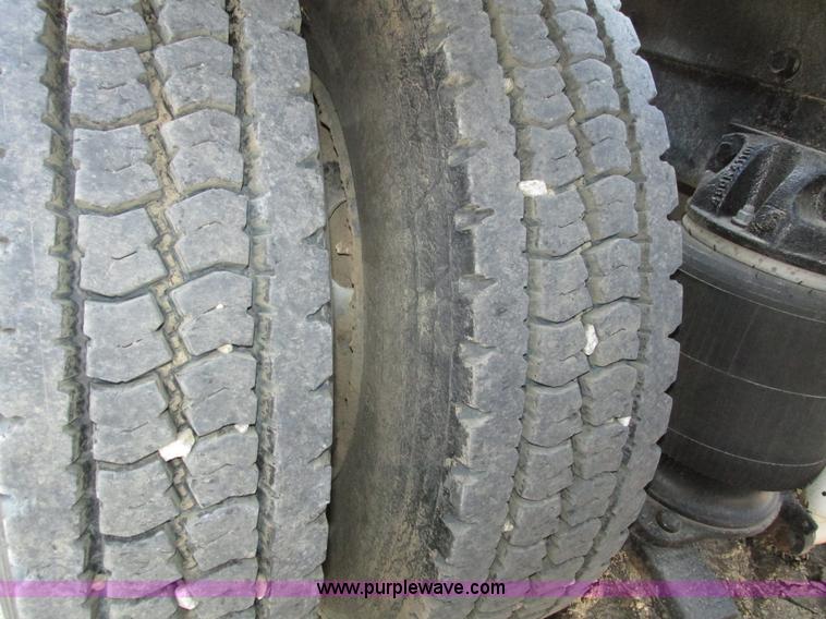 image for item H1239 1993 Mack RD688S semi truck