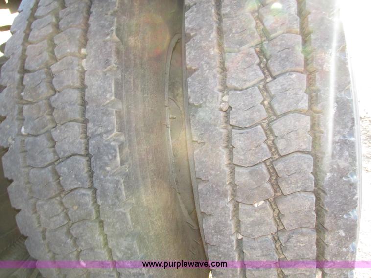 image for item H1239 1993 Mack RD688S semi truck