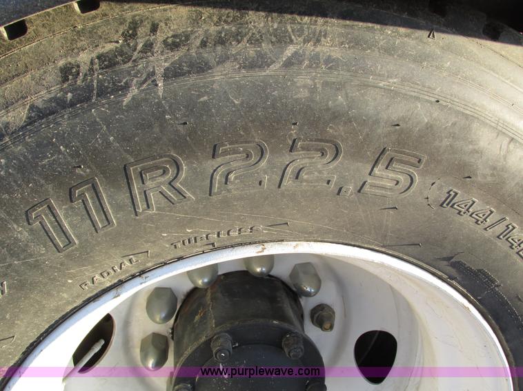 image for item H1239 1993 Mack RD688S semi truck