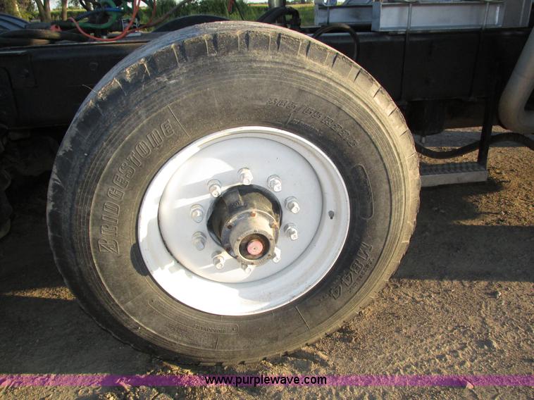 image for item H1239 1993 Mack RD688S semi truck